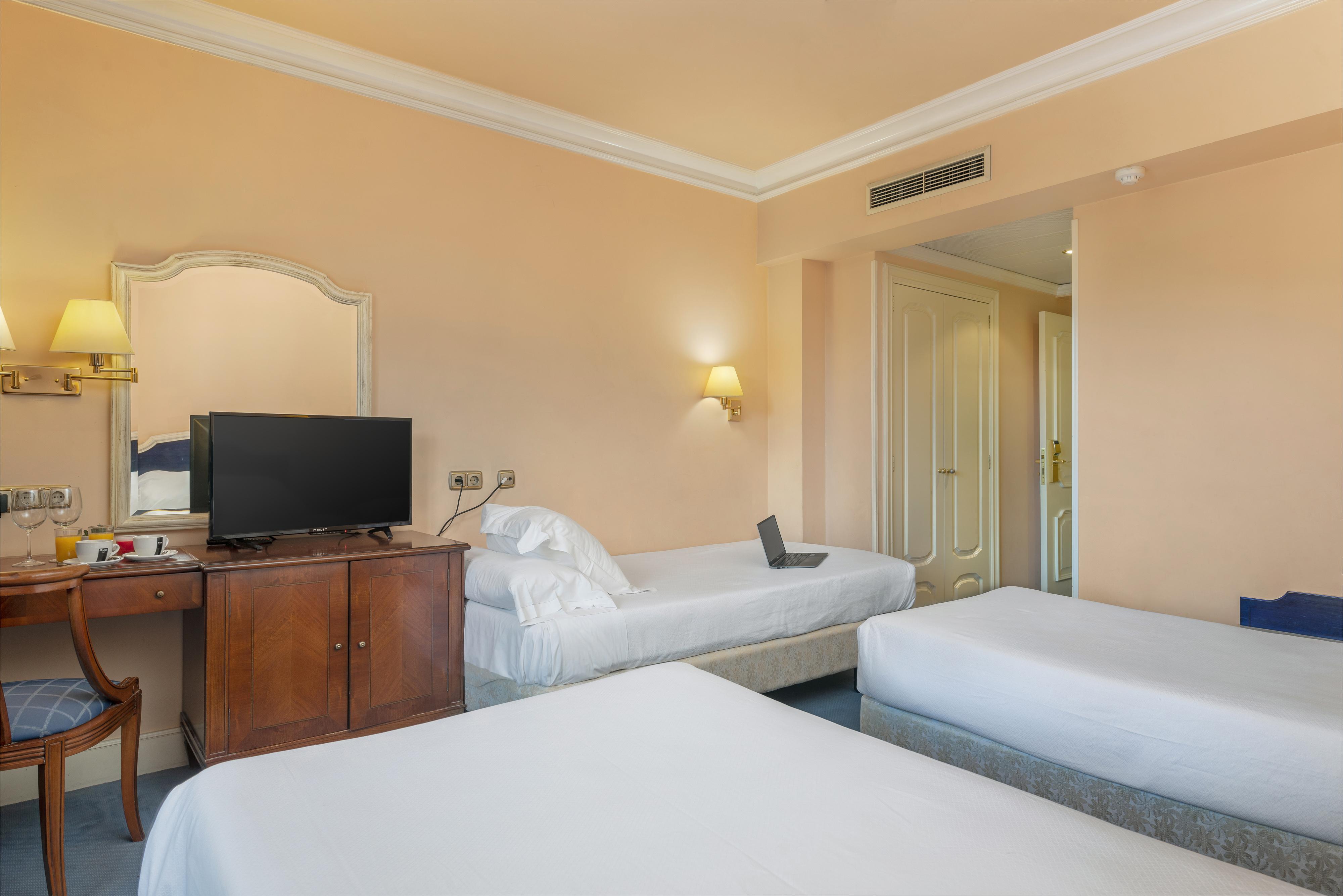 Tryp Bilbao Sondika Hotel Buitenkant foto