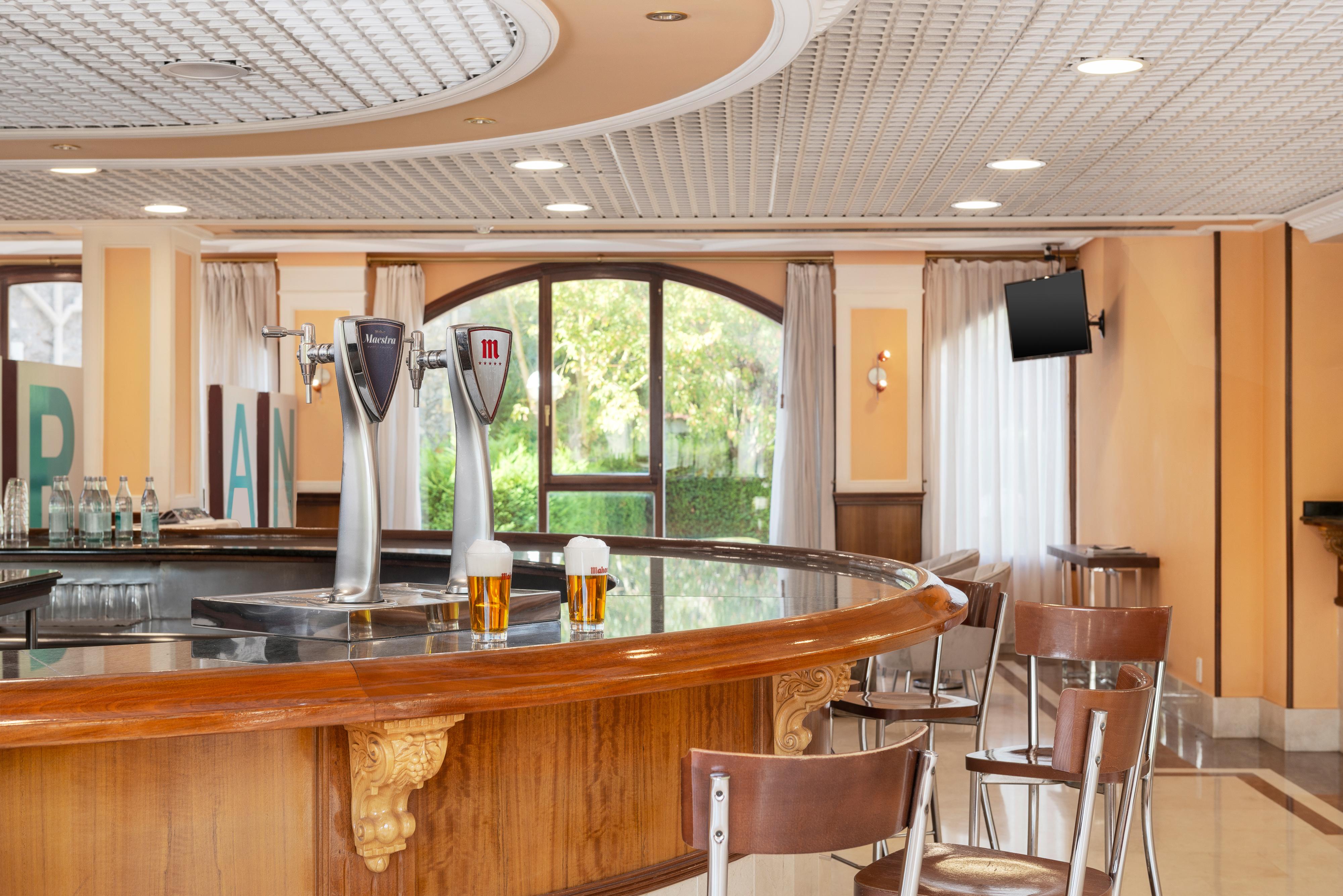 Tryp Bilbao Sondika Hotel Buitenkant foto