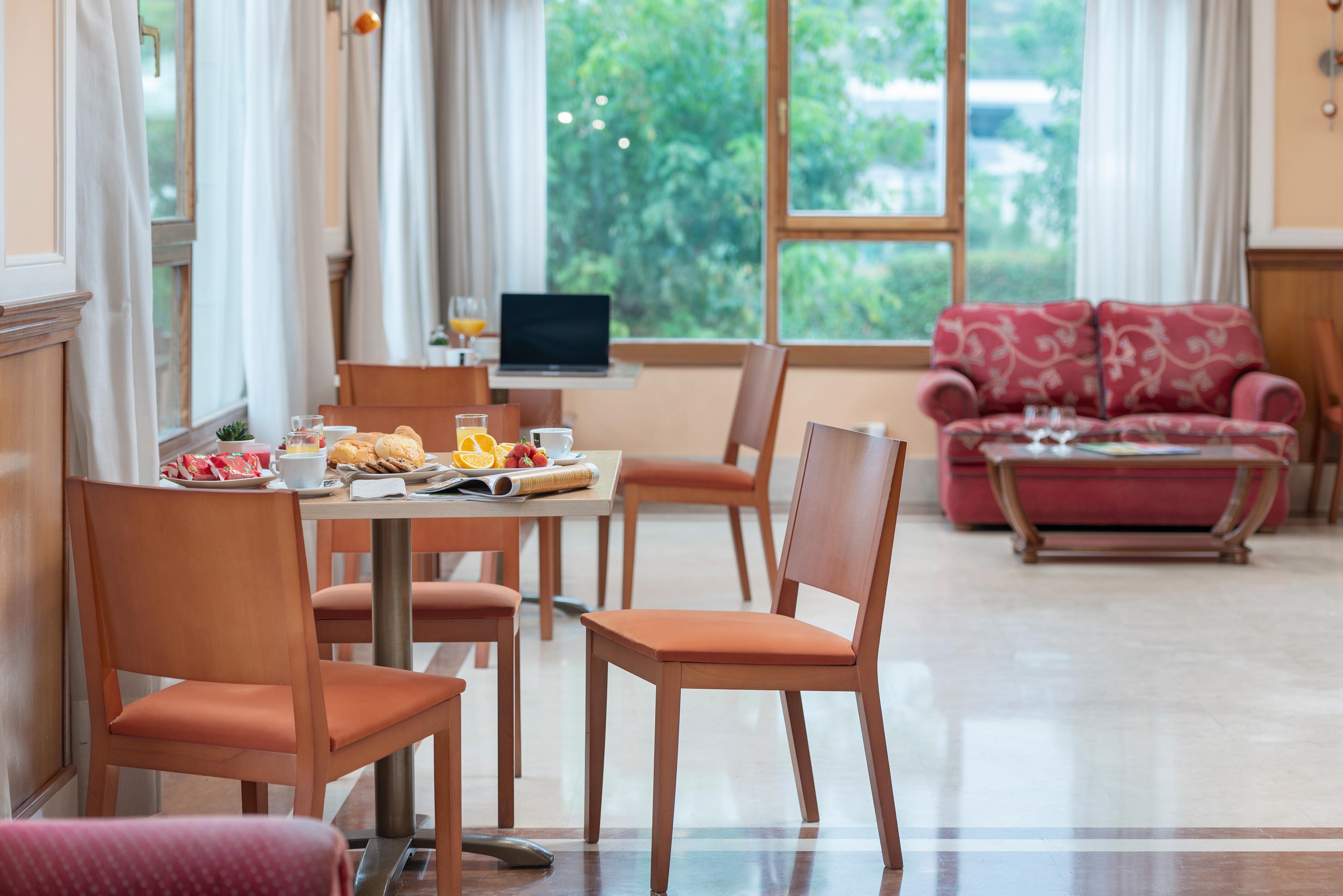 Tryp Bilbao Sondika Hotel Buitenkant foto