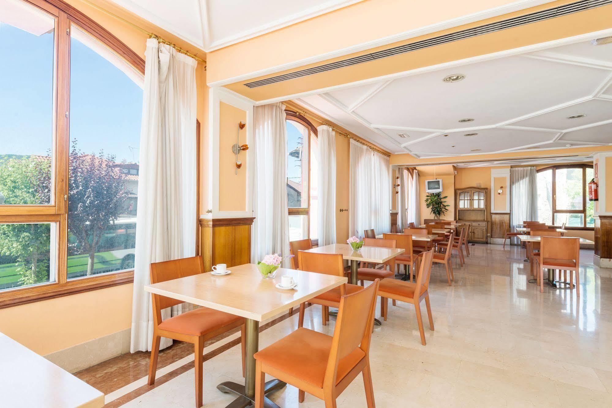 Tryp Bilbao Sondika Hotel Buitenkant foto