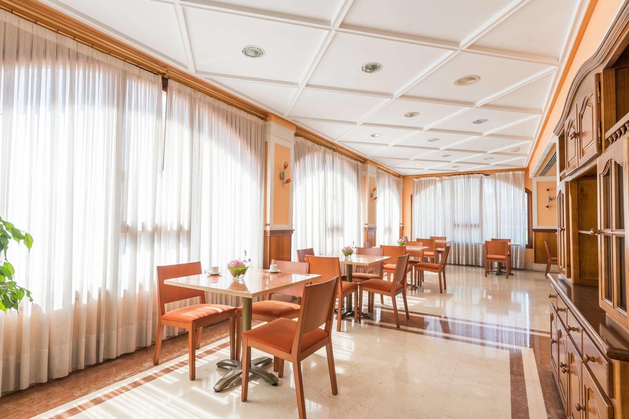 Tryp Bilbao Sondika Hotel Buitenkant foto