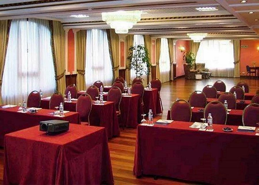 Tryp Bilbao Sondika Hotel Buitenkant foto
