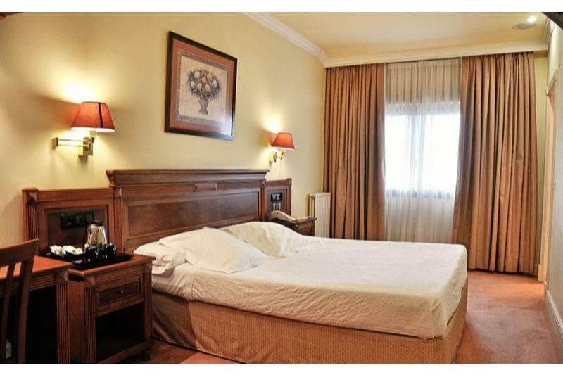 Tryp Bilbao Sondika Hotel Buitenkant foto